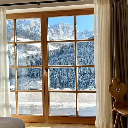 شقة Surrounded By Green - Luxury Chalet At The Foot Of The Dolomites لا فيلا المظهر الخارجي الصورة