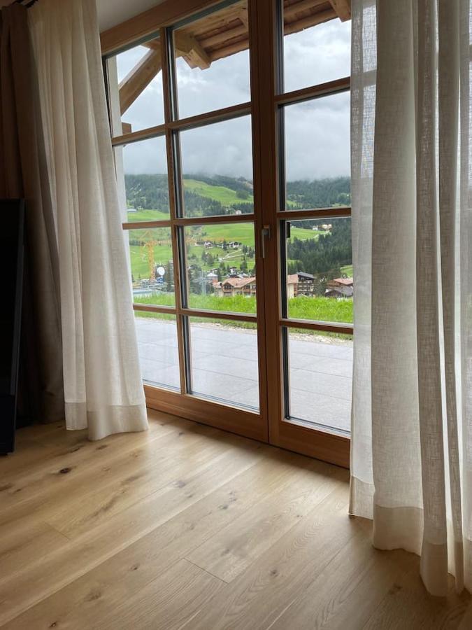 شقة Surrounded By Green - Luxury Chalet At The Foot Of The Dolomites لا فيلا المظهر الخارجي الصورة