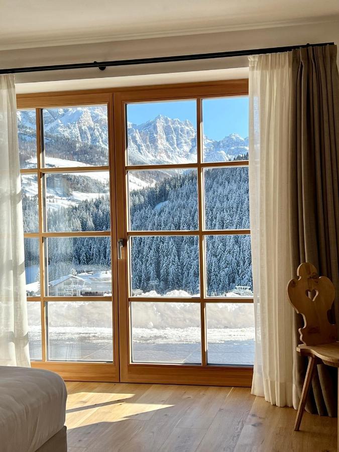 شقة Surrounded By Green - Luxury Chalet At The Foot Of The Dolomites لا فيلا المظهر الخارجي الصورة